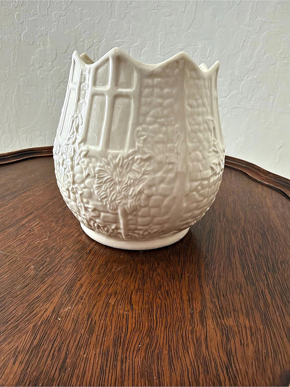 Belleek Templemore Abbey Event Piece 2000 Vase
